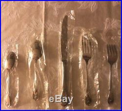 ONEIDA Deluxe Calla Lily 5-Piece Flatware -Stainless Steel (4 place settings)