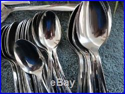 Oneida 18/8 USA Community Stainless TWIN STAR 61pc Set with Serving Excellent