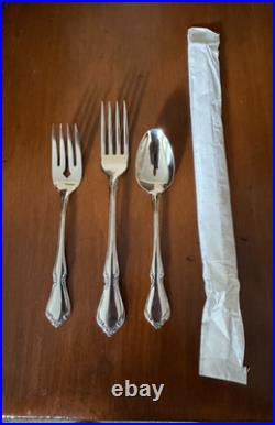 Oneida 4 Settings of Deluxe Stainless Flatware 4 Piece Set Chateau (New)