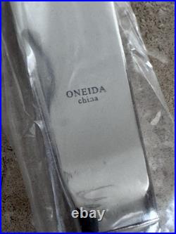Oneida Belmont Lyons Stainless Steel 30 Piece Flatware Set Knive Fork Spoon NEW