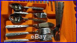 Oneida Capistrano 74 Piece cutlery set