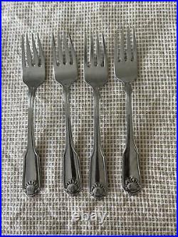 Oneida Classic Shell Stainless Flatware Glossy Heirloom Cube 22 Pcs