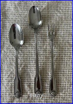 Oneida Classic Shell Stainless Flatware Glossy Heirloom Cube 22 Pcs