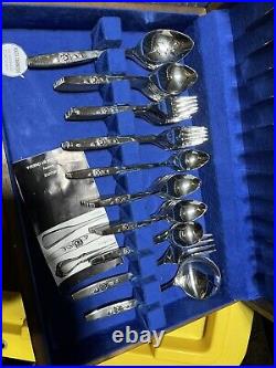 Oneida Community 80 Pc Ventage Flatware