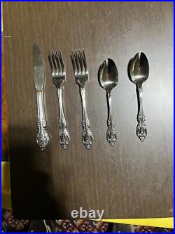 Oneida Community 80 Pc Ventage Flatware