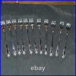 Oneida Community 81pc Stainless Flatware Set, Service for 8, Floral Wood Case