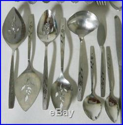 Oneida Craft Deluxe CAPISTRANO Stainless Flatware 44 Pieces Many Serving Pieces