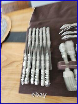 Oneida Cube Michelangelo 18/10 Stainless Flatware Service for 12 + Serving 64 Pc