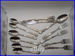 Oneida DISTINCTION DELUXE STAINLESS Valerie Pattern 11 Full Settings 76 Pieces