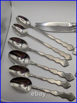 Oneida DISTINCTION DELUXE STAINLESS Valerie Pattern 11 Full Settings 76 Pieces