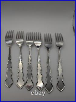 Oneida DISTINCTION DELUXE STAINLESS Valerie Pattern 11 Full Settings 76 Pieces