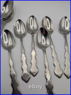 Oneida DISTINCTION DELUXE STAINLESS Valerie Pattern 11 Full Settings 76 Pieces