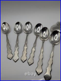 Oneida DISTINCTION DELUXE STAINLESS Valerie Pattern 11 Full Settings 76 Pieces