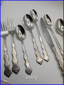 Oneida DISTINCTION DELUXE STAINLESS Valerie Pattern 11 Full Settings 76 Pieces