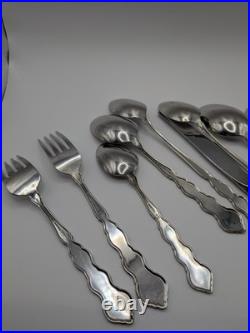 Oneida DISTINCTION DELUXE STAINLESS Valerie Pattern 11 Full Settings 76 Pieces