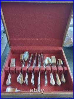 Oneida DOVER STYLE Stainless flatware set of 35 Includes serving spoon and fork