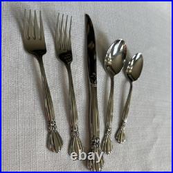Oneida Deluxe ALEXIS 20 Piece Service for 4 Glossy Stainless Flatware