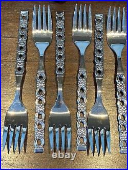 Oneida Deluxe Flatware Cutout Square Handle 49 Pc. Set Silver with Serving Pieces