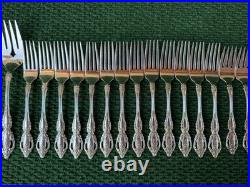 Oneida Deluxe Stainless Flatware Monte Carlo Spoon Fork Knife Serving 72 Pieces Oneida Deluxe Stainless Flatware Monte Carlo Spoon Fork Knife Serving 72 Pieces