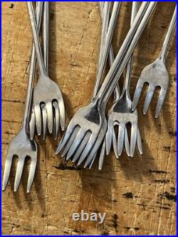 Oneida Deluxe Village Burnished Stainless Flatware Matches Pfaltzgraff 75 Pcs