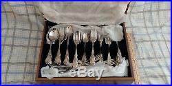 Oneida Distinction Deluxe HH Stainless Steel Flatware Set lots of Pieces