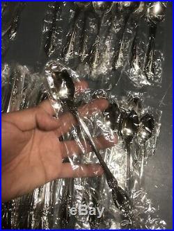 Oneida Distinction Deluxe Raphael Stainless 28 Pieces Complete Set