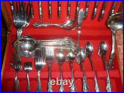 Oneida Distinction Deluxe Raphael Stainless steel set 89 pieces with Case