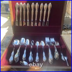 Oneida FLATWARE Stainless SERVICE FOR With 4 TEASPOONS & SERVING PCS 92 lote