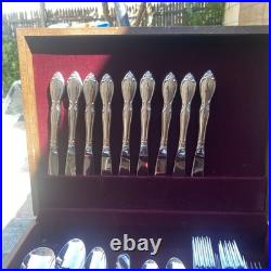 Oneida FLATWARE Stainless SERVICE FOR With 4 TEASPOONS & SERVING PCS 92 lote