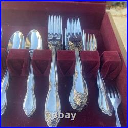 Oneida FLATWARE Stainless SERVICE FOR With 4 TEASPOONS & SERVING PCS 92 lote