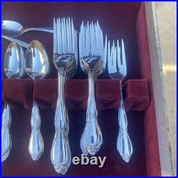 Oneida FLATWARE Stainless SERVICE FOR With 4 TEASPOONS & SERVING PCS 92 lote