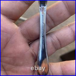Oneida FLATWARE Stainless SERVICE FOR With 4 TEASPOONS & SERVING PCS 92 lote