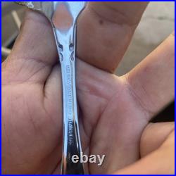 Oneida FLATWARE Stainless SERVICE FOR With 4 TEASPOONS & SERVING PCS 92 lote