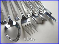 Oneida GLOSSY LINCOLN 18/0 Stainless Steel Silverware Flatware Set of 74pc Oneida GLOSSY LINCOLN 18/0 Stainless Steel Silverware Flatware Set of 74pc