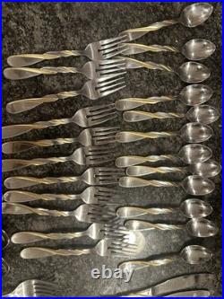 Oneida Golden Aquarius Stainless Steel Flatware Set Silver Gold TwistHandle 54pc