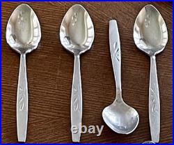 Oneida Heirloom Will O Wisps Stainless Flatware Set 38 Pc Cube Mark USA Oneida Heirloom Will O Wisps Stainless Flatware Set 38 Pc Cube Mark USA