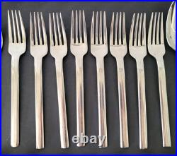 Oneida ILLUMINA Stripe Stainless Flatware Service for 8 minus 1 Knife & Serving