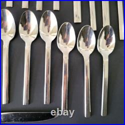 Oneida ILLUMINA Stripe Stainless Flatware Service for 8 minus 1 Knife & Serving