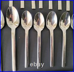 Oneida ILLUMINA Stripe Stainless Flatware Service for 8 minus 1 Knife & Serving