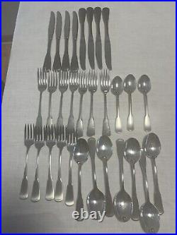 Oneida Independence Stainless Deluxe USA Stain Silverware 30 pc set