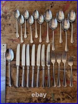 Oneida Julliard Stainless Flatware (set Of 22)