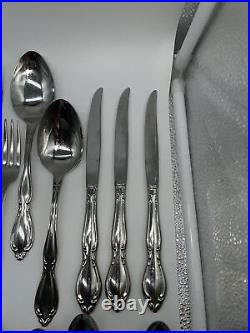 Oneida Ltd deluxe stainless Strathmore 50 Piece Set