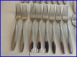 Oneida MOONCREST Stainless Lot of 40 Pcs Glossy Flatware Spoon Fork Knife Oneida MOONCREST Stainless Lot of 40 Pcs Glossy Flatware Spoon Fork Knife