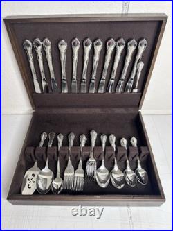 Oneida Mansion Hall Distinction Deluxe Stainless Flatware 67 Pc Set Wood Chest