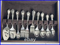 Oneida Mansion Hall Distinction Deluxe Stainless Flatware 67 Pc Set Wood Chest