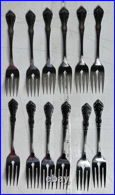 Oneida Mansion Hall Distinction Deluxe Stainless Flatware 67 Pc Set Wood Chest