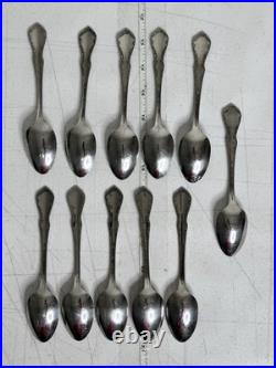 Oneida Mansion Hall Distinction Deluxe Stainless Flatware 67 Pc Set Wood Chest