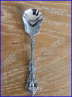 Oneida Michelangelo 52 piece Set Service for of 8 Oneida Stainless Flatware VTG