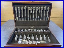 Oneida Michelangelo Heirloom Floral 69 Piece Set Flatware withWooden Chest