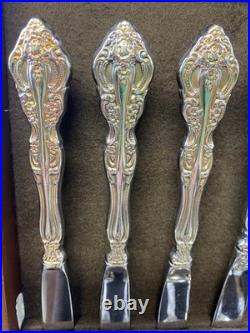 Oneida Michelangelo Heirloom Floral 69 Piece Set Flatware withWooden Chest